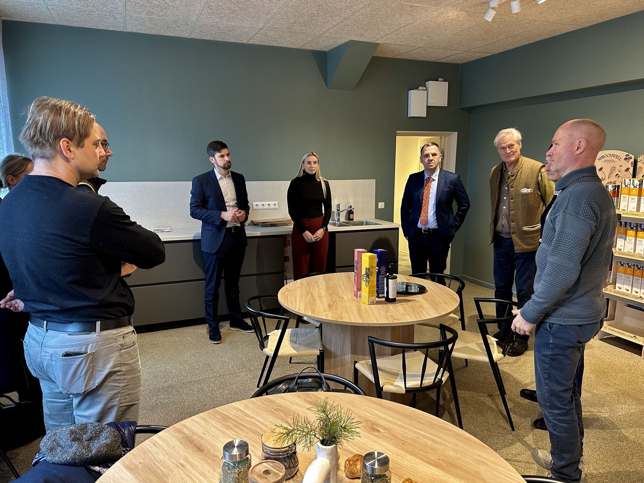 Gunther Pauli, globally renowned entrepreneur and author of the book 'The Blue Economy,' inspected the Shroomwell factory during his visit to Tõrva
